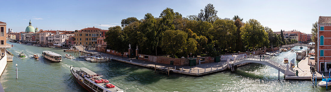 Von der Brücke "Ponte della Costituzione" über den Canal Grande in Venedig, Rio Novo (rechts), Panorama, Venetien, Italien