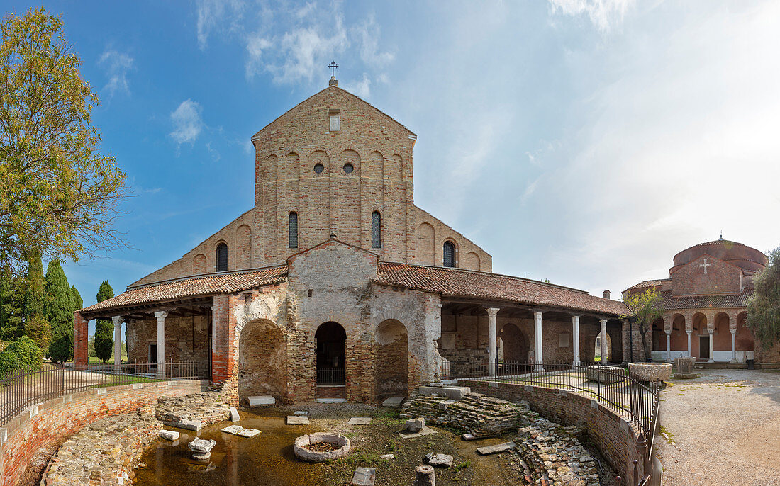 Die Kathedrale Santa Maria Assunta auf Torcello in der Lagune von Venedig, Panorama, Venetien, Italien