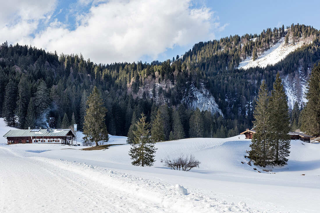 Schwarzentennalm im Winter bei Schnee, Mangfallgebirge, Bayern, Deutschland