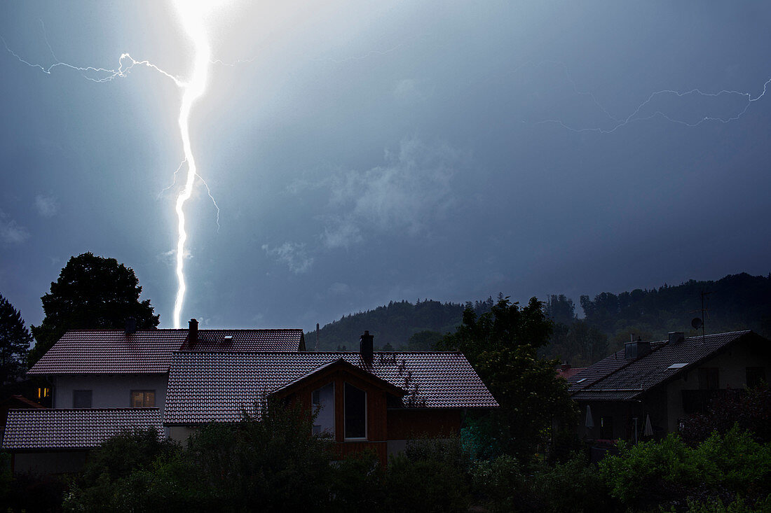 Blitz, Gewitter, Einschlag, Wetter, Bruckmühl, Bayern, Deutschland