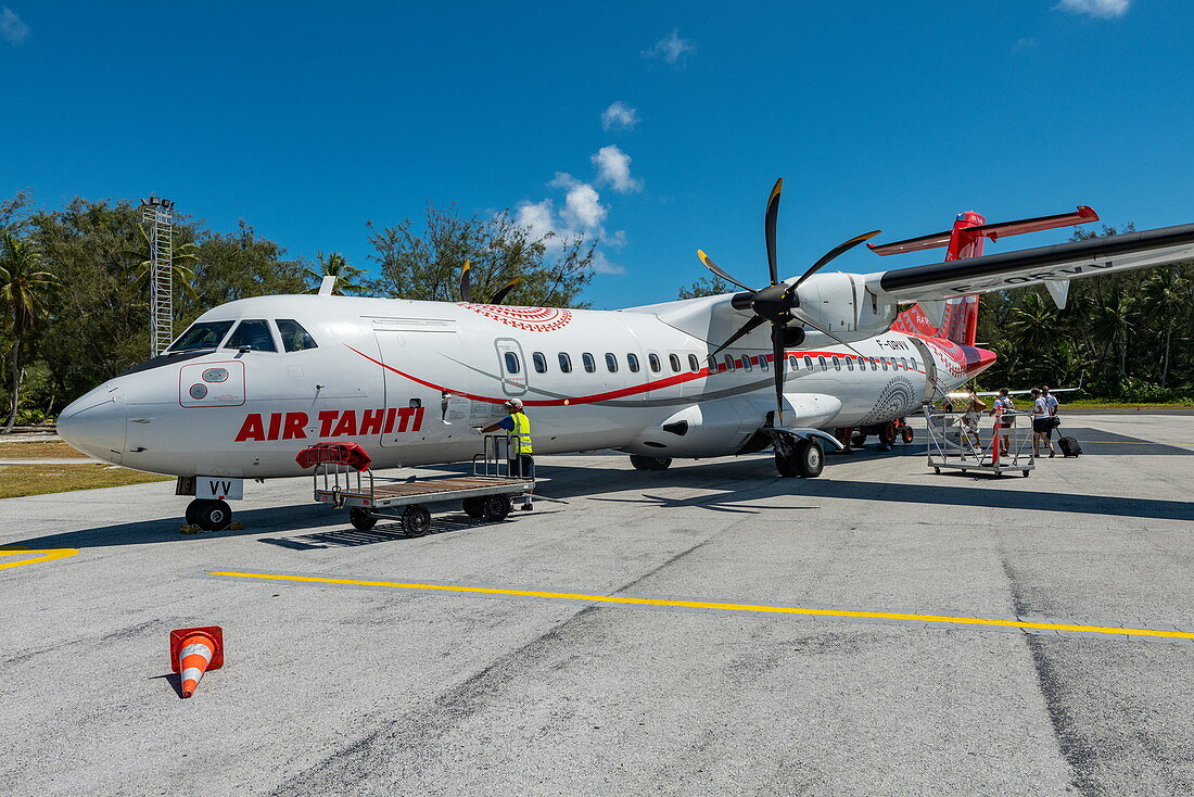 Air Tahiti ATR 72-600 Flugzeug am Vorfeld von Flughafen Bora Bora (BOB), Bora Bora, Leeward Islands, Französisch-Polynesien, Südpazifik