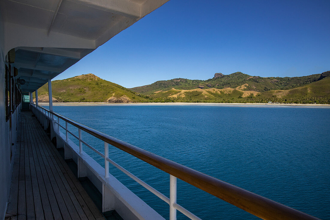 Geländer und Deck an Bord von Kreuzfahrtschiff MV Reef Endeavour (Captain Cook Cruises Fiji), Naviti Island, Yasawa Group, Fidschi-Inseln, Südpazifik