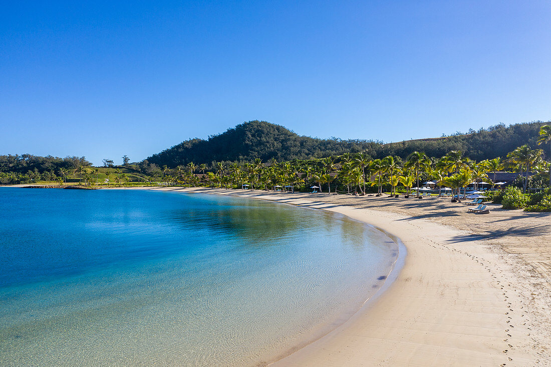 Luftaufnahme von Strand im Six Senses Fiji Resort bei Ebbe, Malolo Island, Mamanuca Group, Fidschi-Inseln, Südpazifik