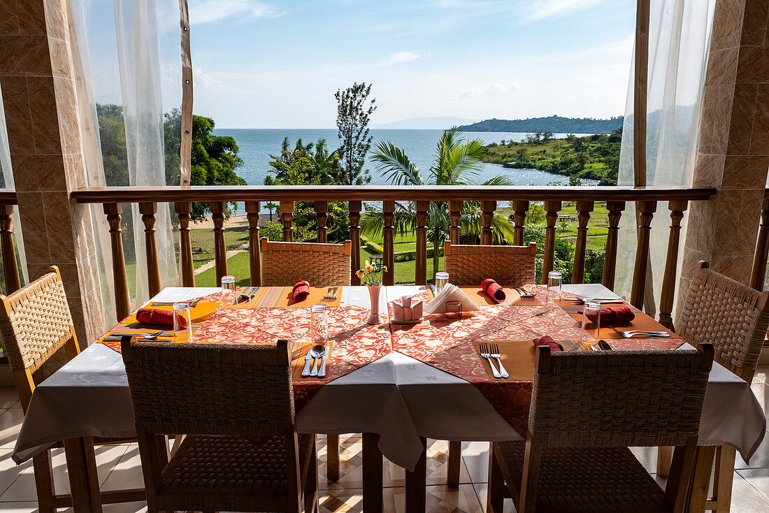 Tischdekoration im Restaurant der Rushel Lodge am Ufer des Kivu See, Kinunu, Western Province, Ruanda, Afrika