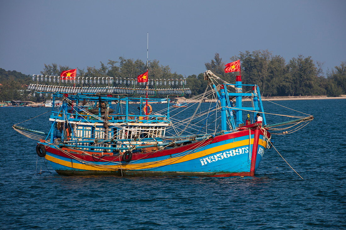 Buntes Fischerboot, nahe Duong Dong, Insel Phu Quoc, Kien Giang, Vietnam, Asien