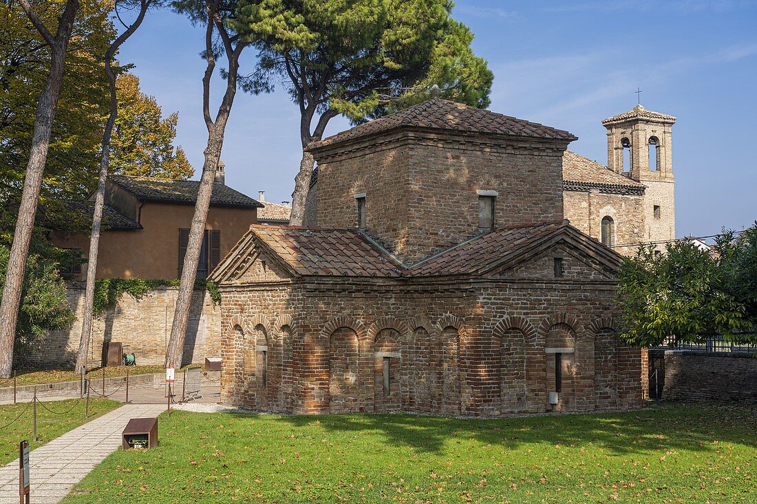 Außenansicht des Mausoleums von Galla Placidia. Ravenna, Emilia Romagna, Italien, Europa.