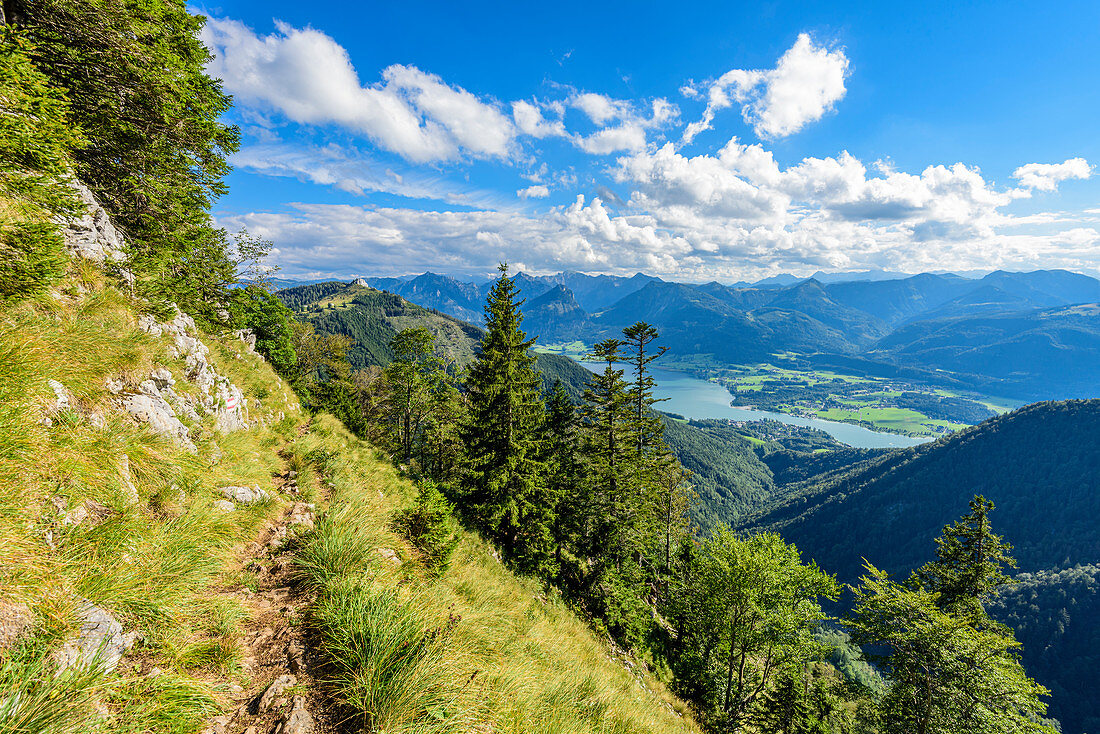 Purtschellersteig in the Schafberg massif with a view of the Vormauerstein and the Wolfgangsee in the Salzkammergut, Austria