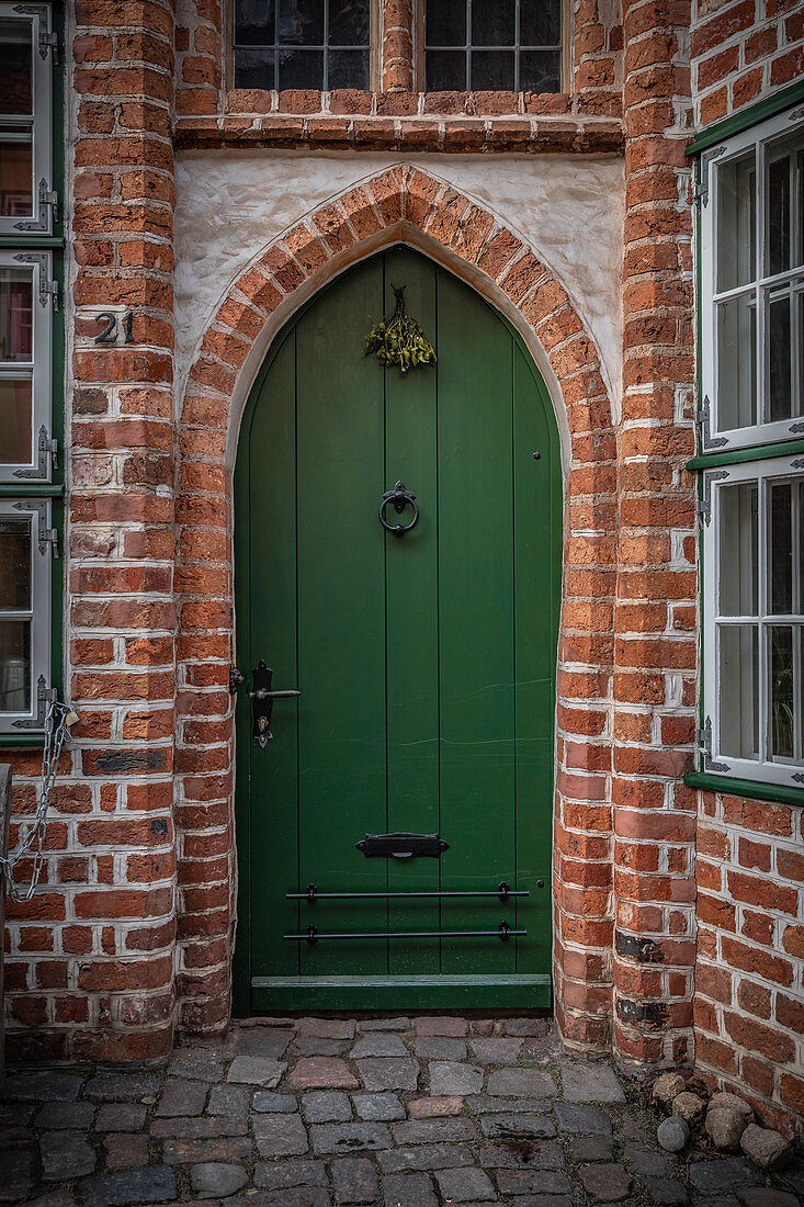 Alte grüne Tür in Lüneburg, Niedersachsen, Deutschland