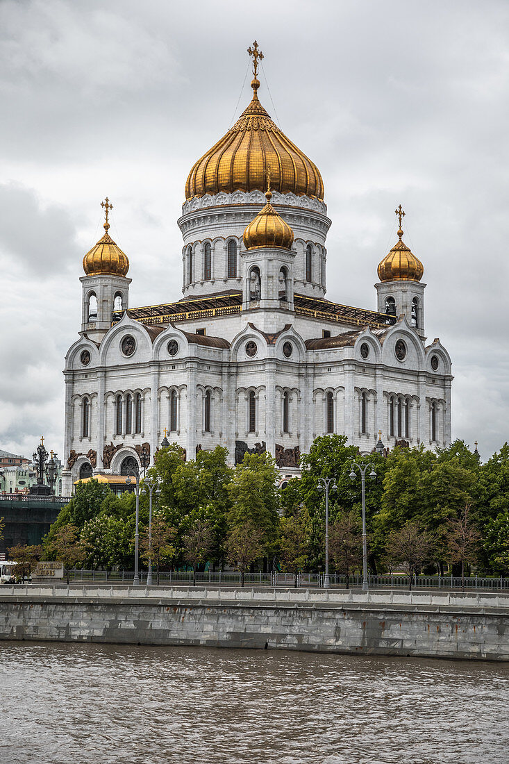 Blick auf die Christi-Erlöser-Kathedrale von dem Moskau-Fluss-Ufer, Moskau, Russland