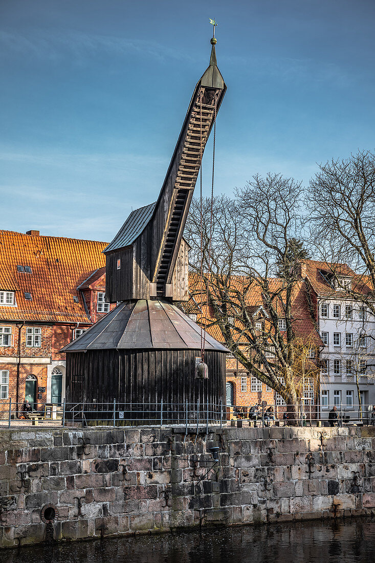 Blick auf den alten Kran in Lüneburg, alter Hafen, Niedersachsen, Deutschland