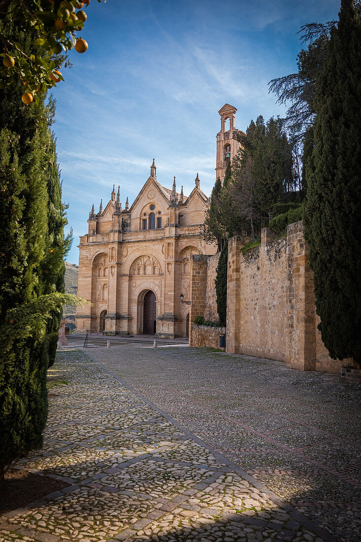 Blick auf die die Kirche Santa María la Mayor in Antequera, Spanien