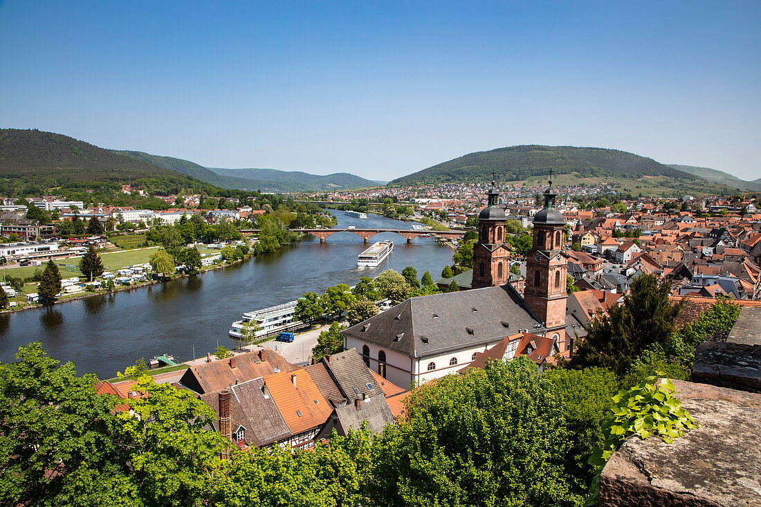 View from Mildenburg to St. Jakobus Church, old town and Main with river cruise ships, Miltenberg, Spessart-Mainland, Franconia, Bavaria, Germany, Europe