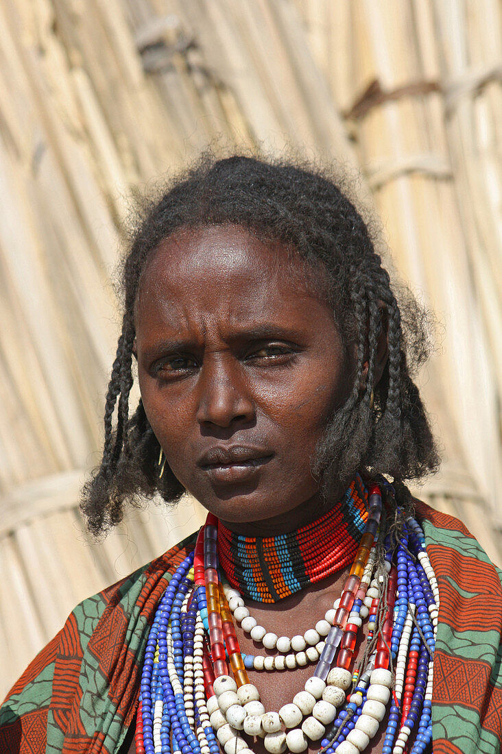 Äthiopien; Region der südlichen Nationen; südliches äthiopisches Hochland; junge Frau vom Stamm der Arbore; Stammesgebiet zwischen Turmi und dem Dorf Arbore