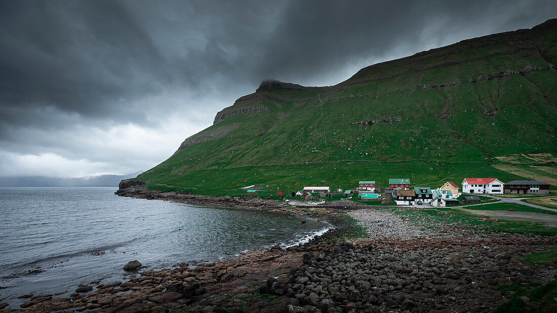 Bucht im Dorf Elduvík auf Eysturoy, Färöer Inseln\n