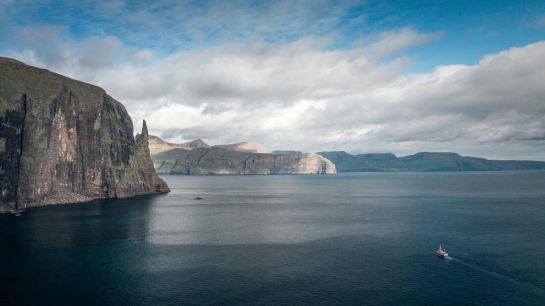 Trøllkonufingur auf der Insel Vagar, Färöer Inseln\n