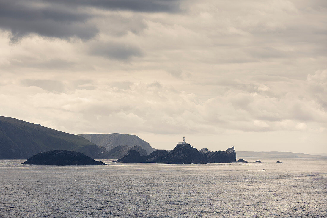 Leuchtturm auf den Shetland Inseln\n