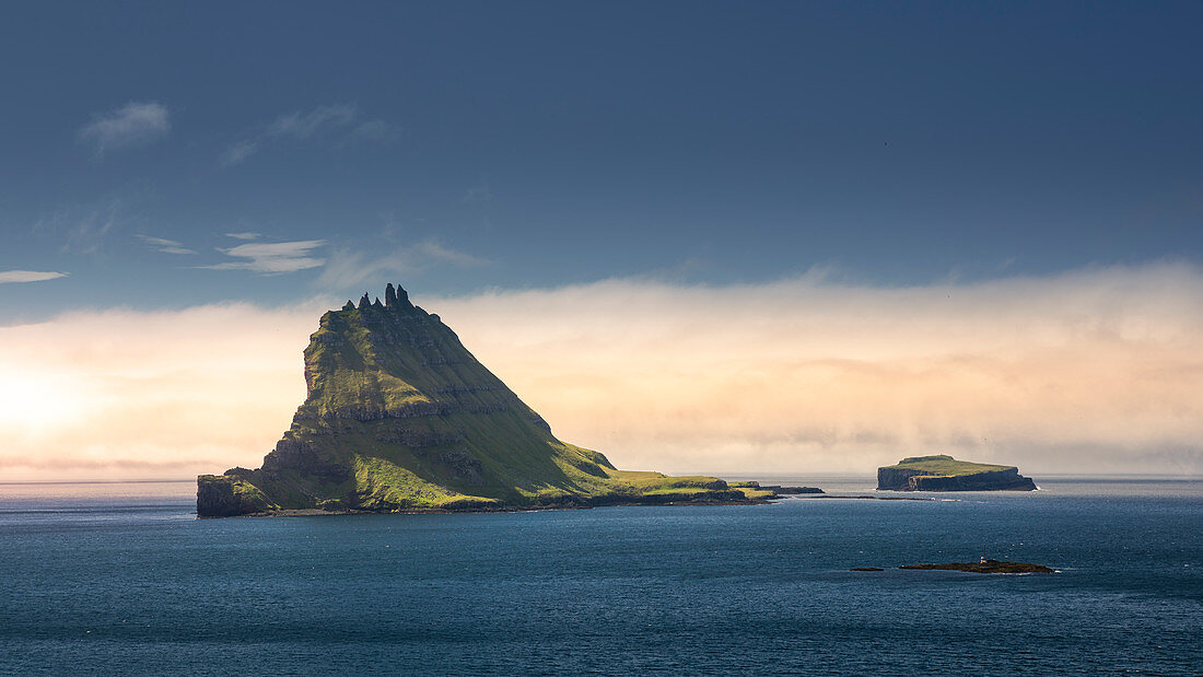 Insel Tindholmur, Färöer Inseln\n