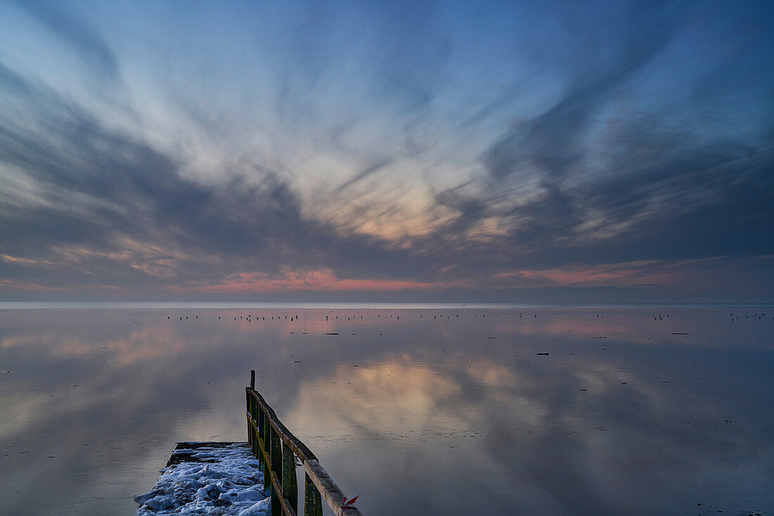 Sonnenuntergang am Deich, Cappel, Niedersachsen, Deutschland