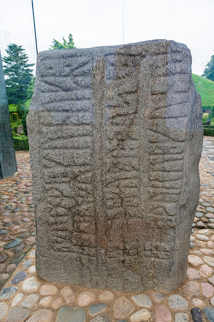Geschnitzte Runensteine, UNESCO-Weltkulturerbe, Jelling Stones, Jelling, Dänemark, Skandinavien, Europa