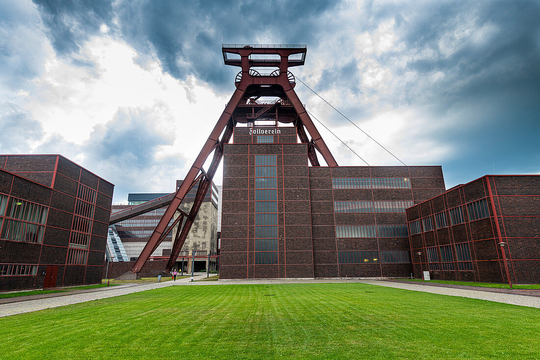 Shaft 12, Zollverein Coal Mine Industrial Complex, UNESCO World Heritage Site, Essen, Ruhr, North Rhine-Westphalia, Germany, Europe