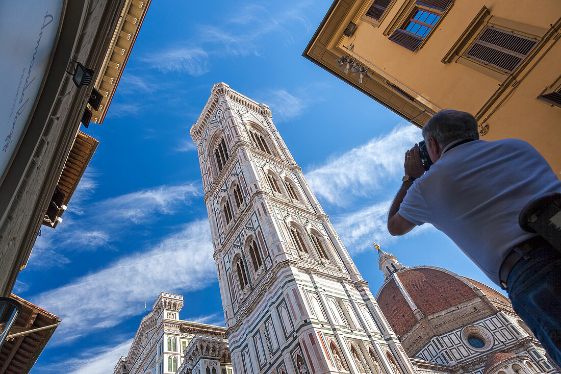 Giottos Campanile-Teil des Gebäudekomplexes der Kathedrale von Florenz auf der Piazza del Duomo in Florenz, Italien