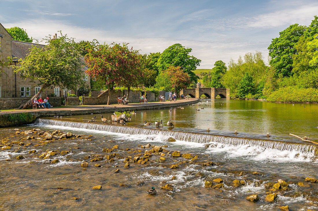 View of bridge spanning River Wye, Bakewell, Derbyshire Dales, Derbyshire, England, United Kingdom, Europe