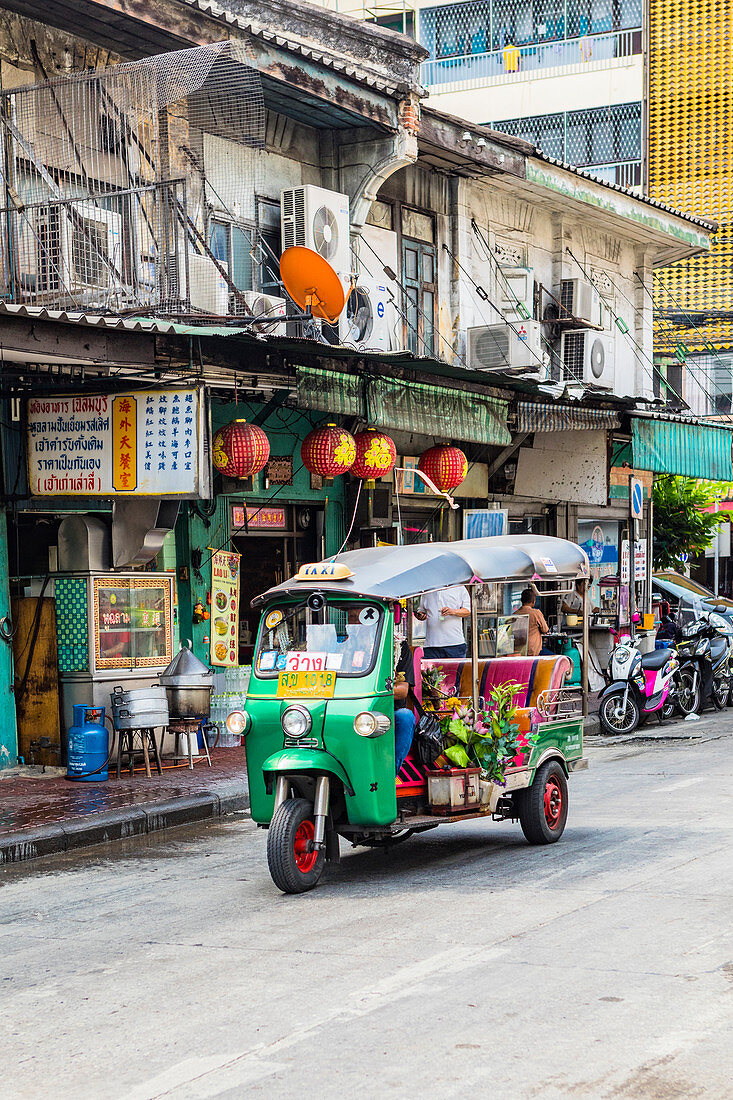 Yaowarat Road in Chinatown, Bangkok, Thailand, Southeast Asia, Asia