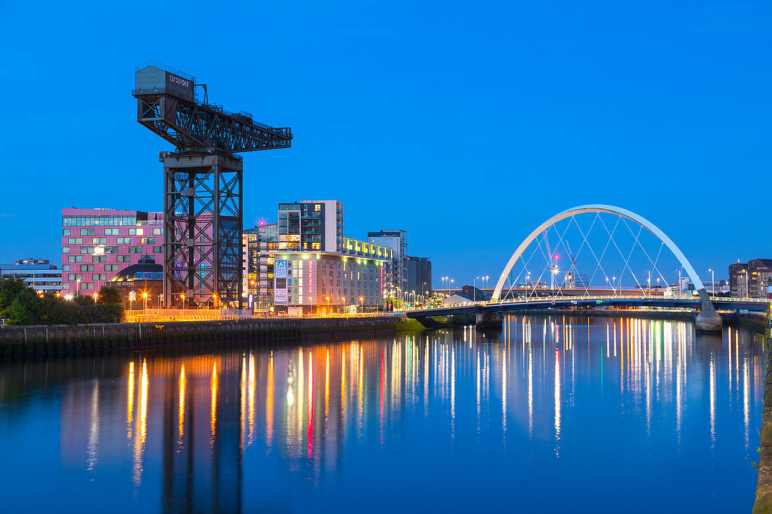 Finnieston Crane and Clyde Arc Bridge, River Clyde, Glasgow, Scotland, United Kingdom, Europe