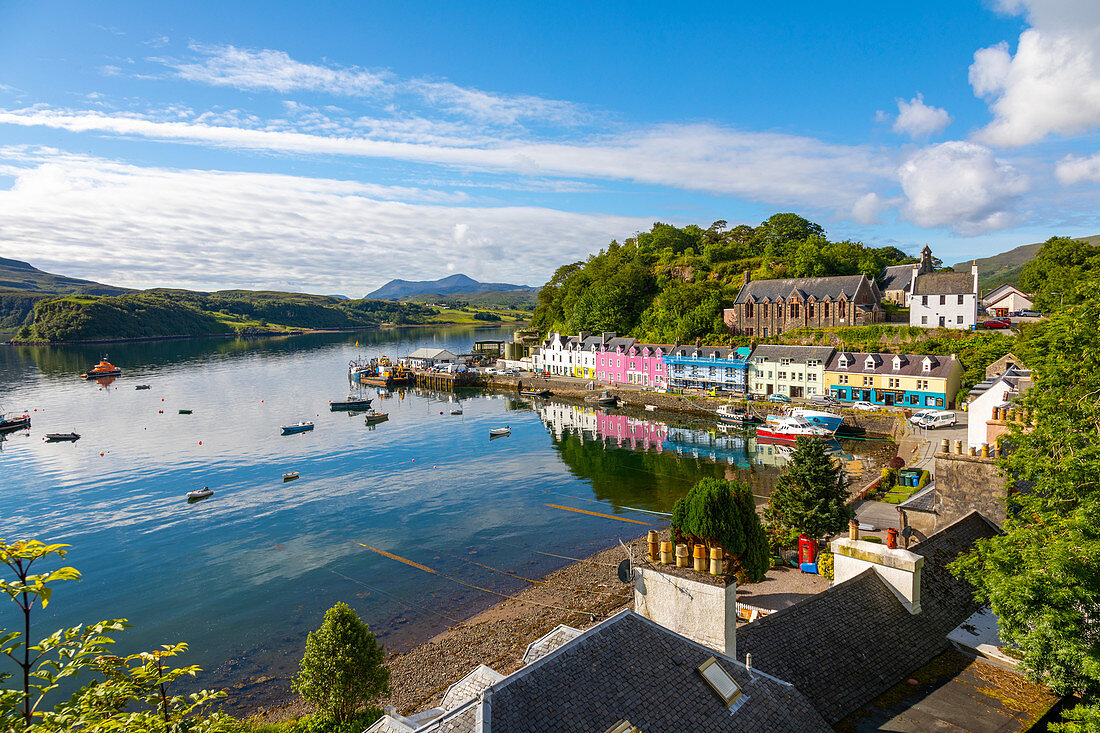 Portree Harbour, Isle of Skye, Innere Hebriden, Hochland und Inseln, Schottland, Vereinigtes Königreich, Europa