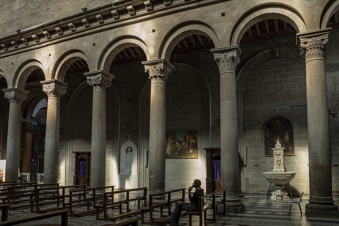 Innenraum von San Lorenzo, der Kathedrale von Viterbo. Viterbo, Latium, Italien, Europa