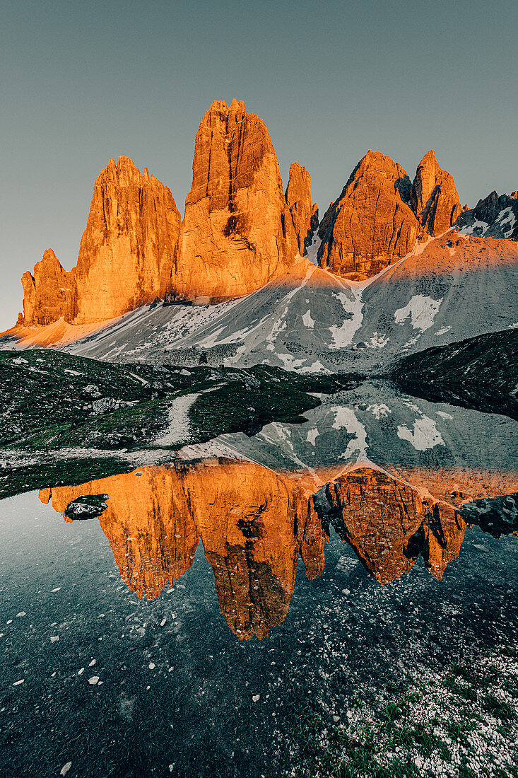 Sonnenuntergang Drei Zinnen in den Sextner Dolomiten, Südtirol, Italien, Europa