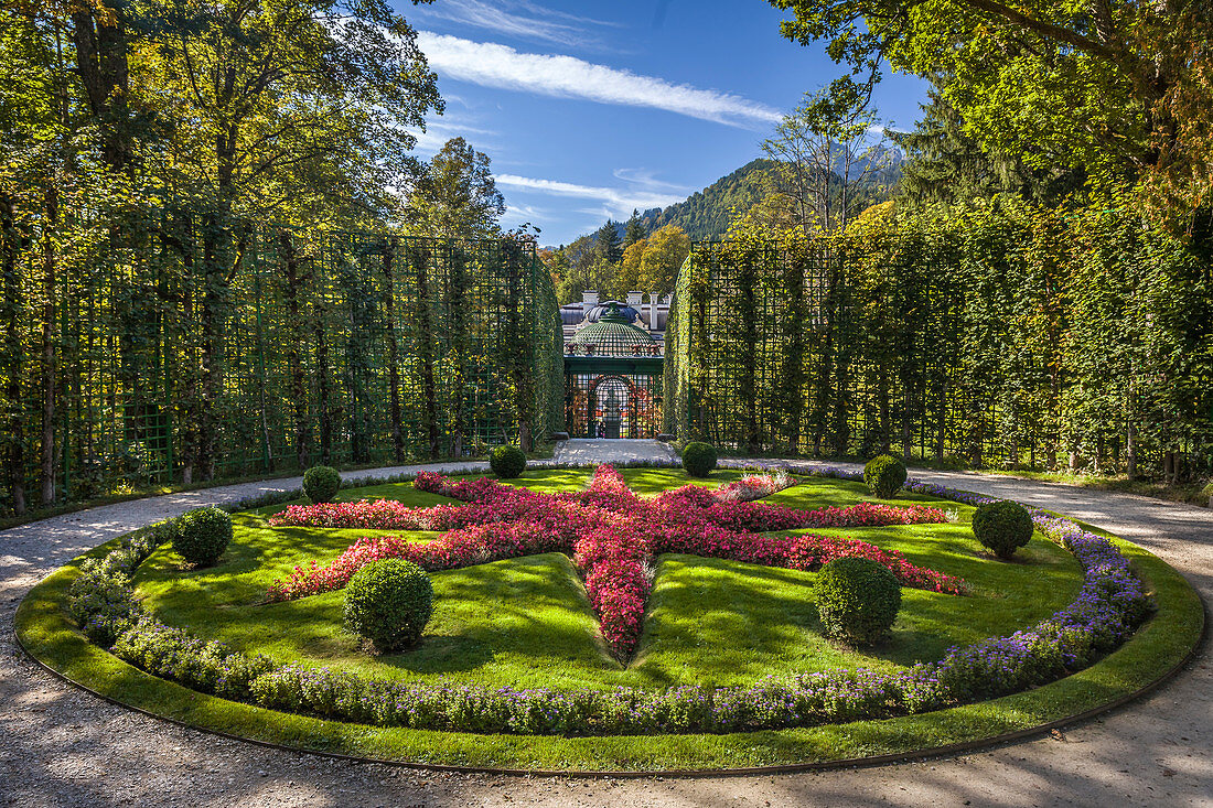 Park (Ostparterre) von Schloss Linderhof, Ettal, Allgäu, Bayern, Deutschland