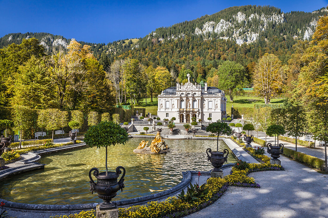 Wasserparterre und Schloss Linderhof, Ettal, Allgäu, Bayern, Deutschland