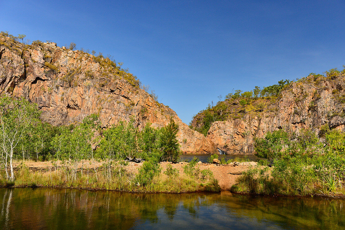 Felsenlandschaft und einsamer See bei Edith Falls, Northern Territory, Australien
