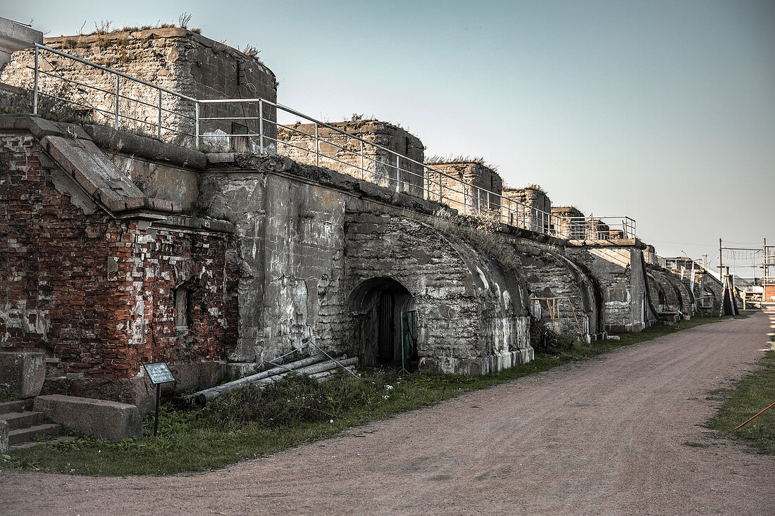 Blick auf die Wallanlagen des Fort Konstantin, Kronstadt Russland