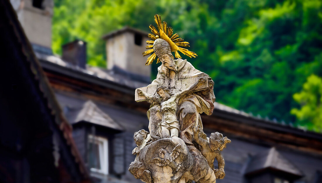Well saint on the market square of Hallstatt on Lake Hallstatt, Salzkammergut, Austria, Europe