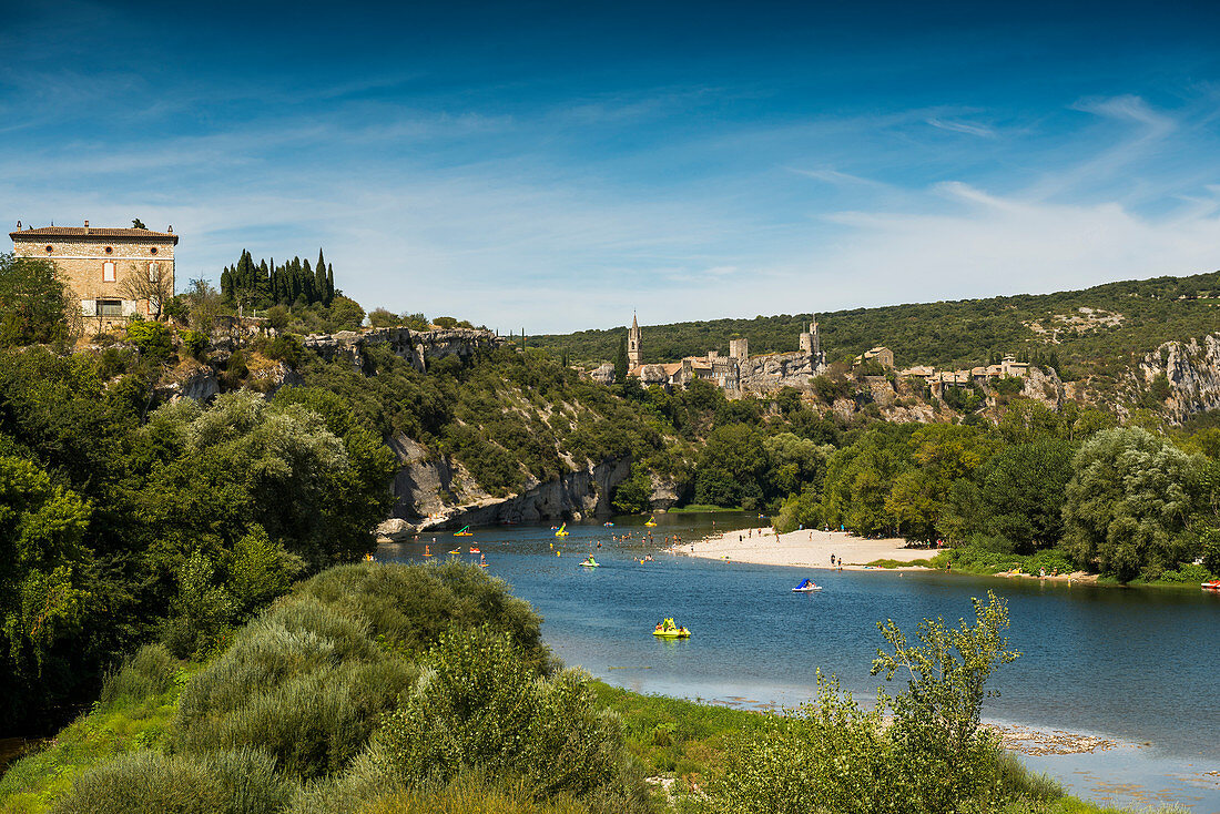 Aiguèze, die schönsten Dörfer Frankreichs, Les plus beaux villages de France, Gorges de l’Ardèche, Département Gard, Okzitanien, Frankreich
