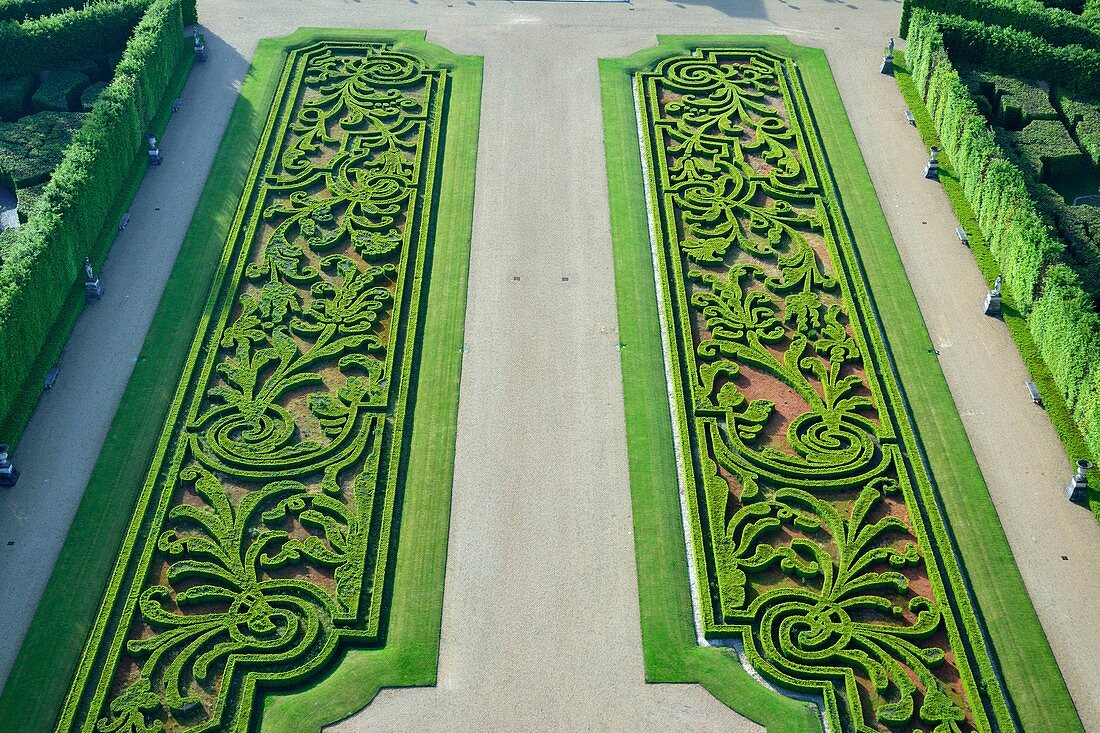 Frankreich, Eure, Le Neubourg, Schloss Château du Champ de Bataille, Schloss aus dem 17. Jahrhundert, renoviert von seinem Besitzer, dem Innenarchitekten Jacques Garcia, Mogulpavillon (Luftaufnahme)