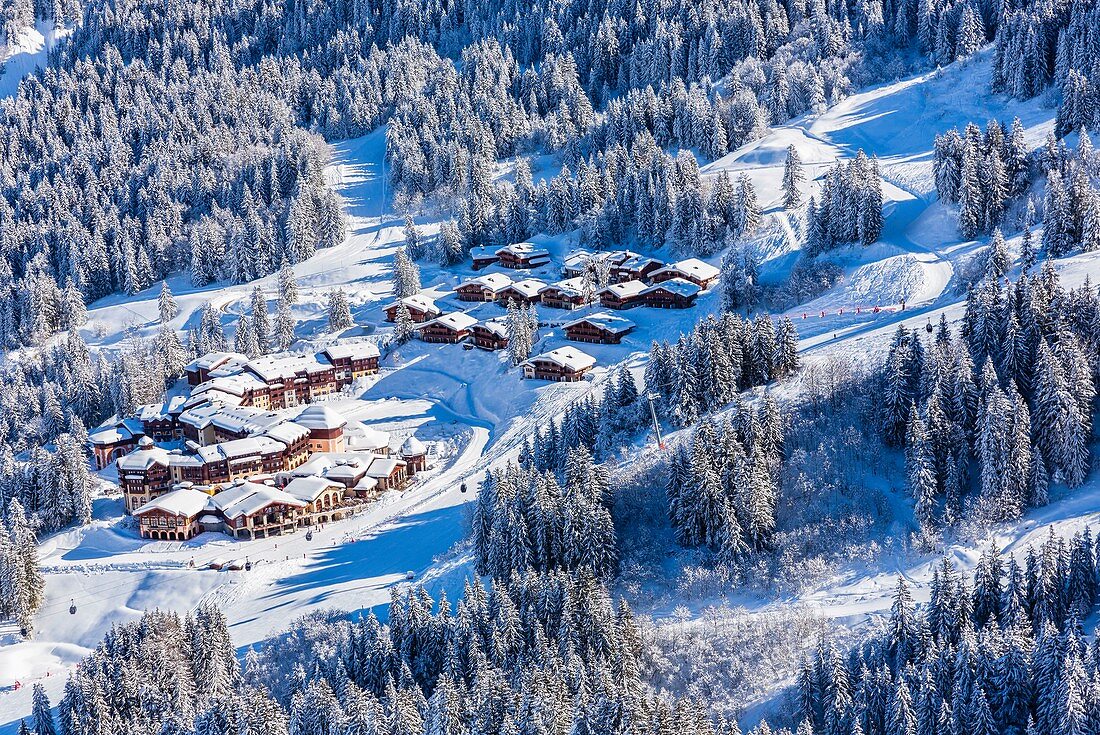 Frankreich, Savoie, Valmorel, Vanoise-Massiv, Tarentaise-Tal, Blick auf den Club Med, (Luftaufnahme)