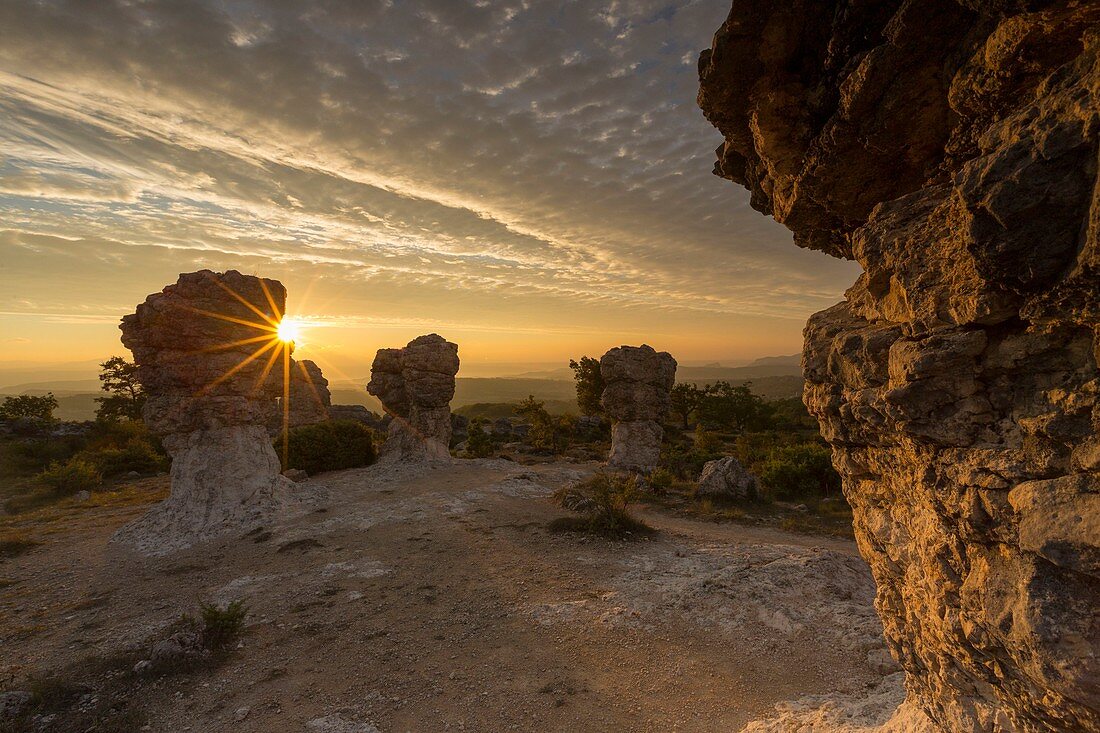 Frankreich, Alpes-de-Haute-Provence, Felsen von Mourres, Forcalquier, Luberon Regionaler Naturpark