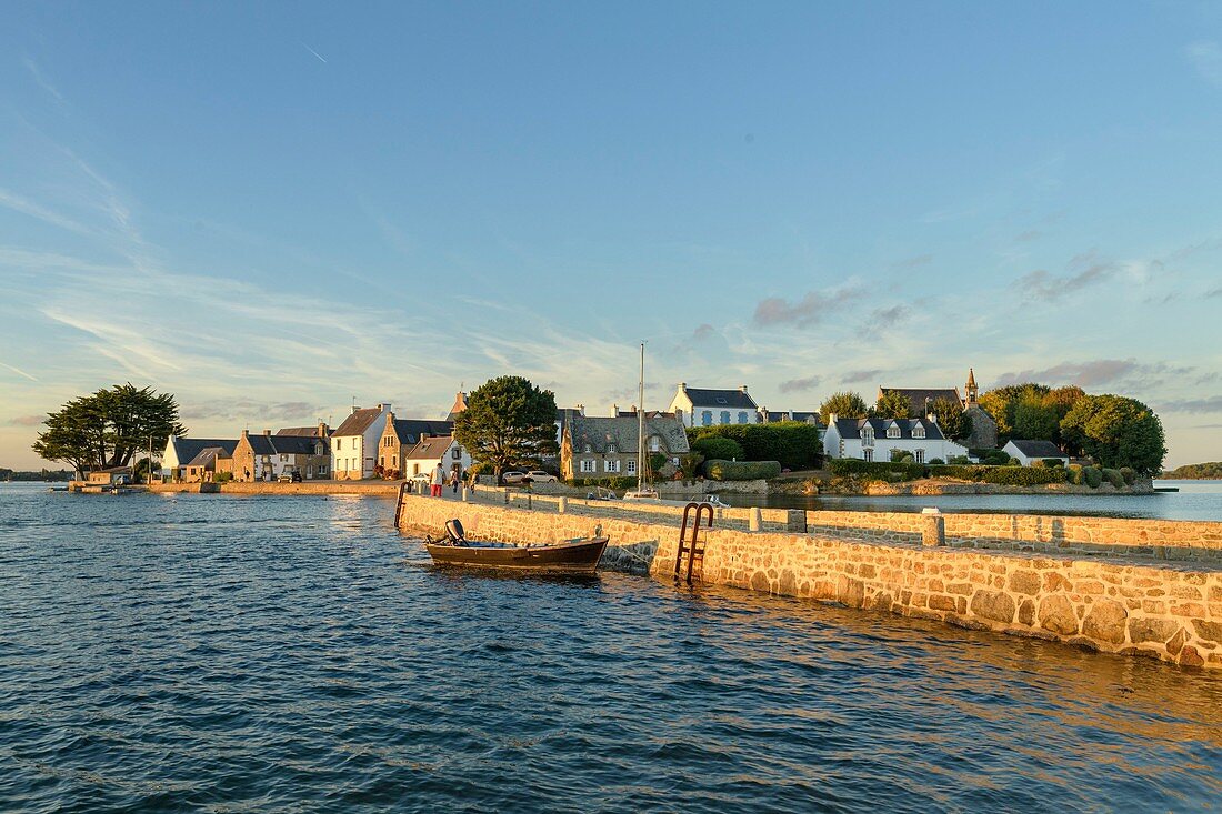 Frankreich, Morbihan, Belz, Saint-Cado-Insel am Etel-Fluss bei Sonnenuntergang