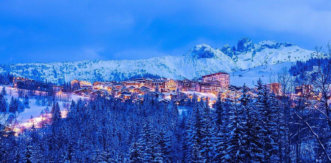 Frankreich, Savoie, Courchevel, Courchevel Moriond, Blick auf die Dents de Portetta, Massiv von Vanoise, Tarentaise Valley