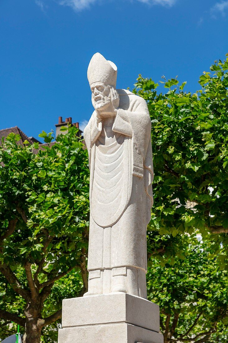 France, Paris, 18th District, Square Suzanne Buisson, statue of Saint Denis