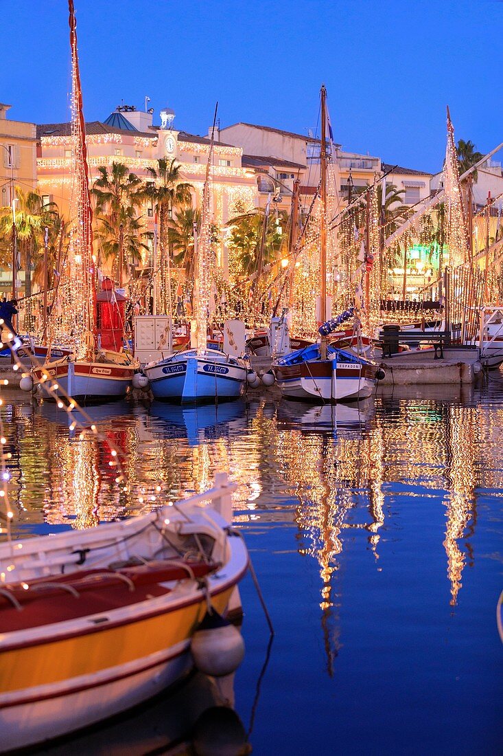 Frankreich, Var, Sanary sur Mer, der Hafen, Weihnachtsbeleuchtung