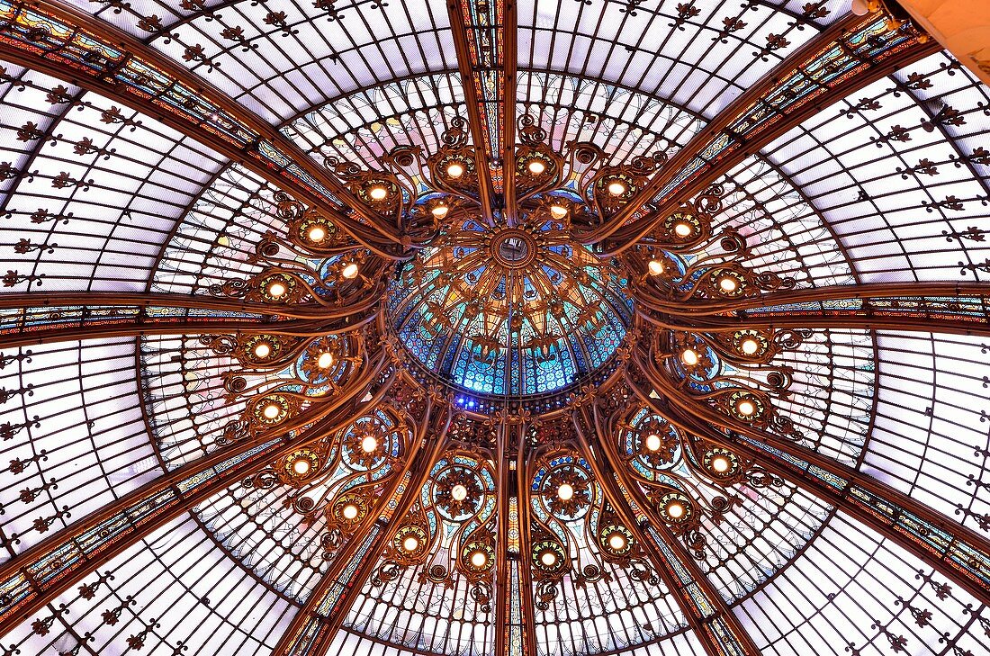 Frankreich, Paris, das Kaufhaus Galeries Lafayette am Boulevard Haussmann, Glasdach der Kuppel