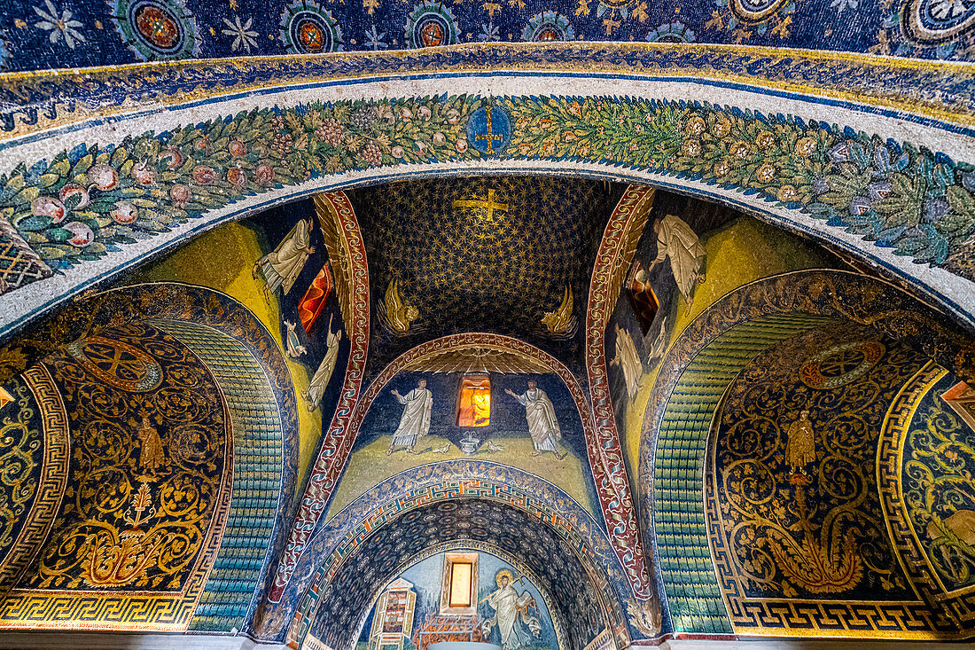 Beautiful mosaics in the Basilica di San Vitale, UNESCO World Heritage Site, Ravenna, Emilia-Romagna, Italy, Europe