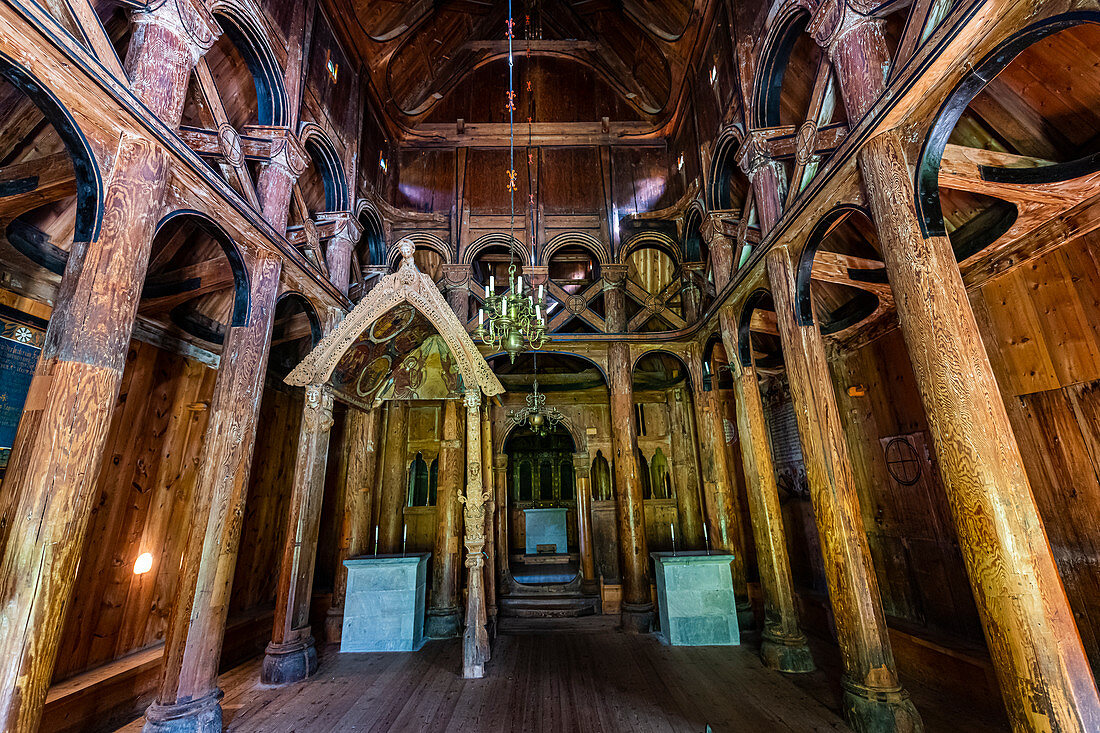 Innenraum der Hopperstad Stabkirche, Vikoyri, Norwegen, Skandinavien, Europa