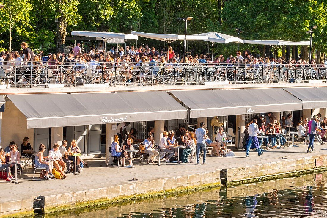 Frankreich, Paris, Stalingrad, der Bassin de la Villette, Café 25° Est