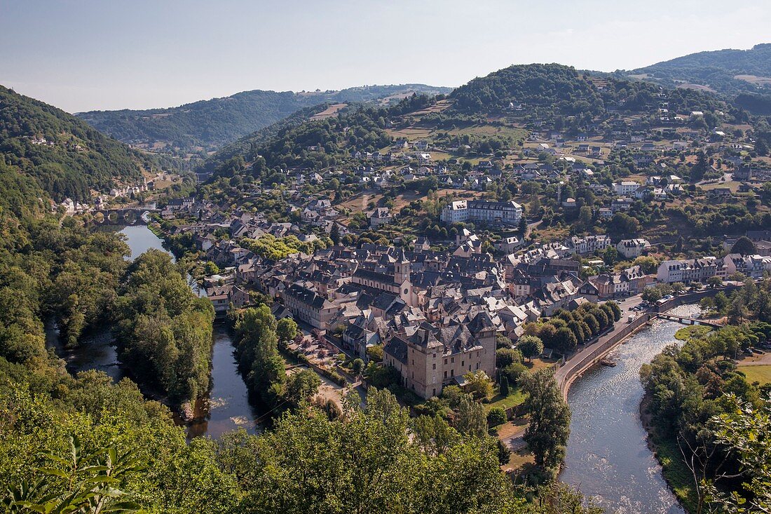 France, Aveyron, Entraygues sur Truyere, village at the confluence of Lot and Truy?re