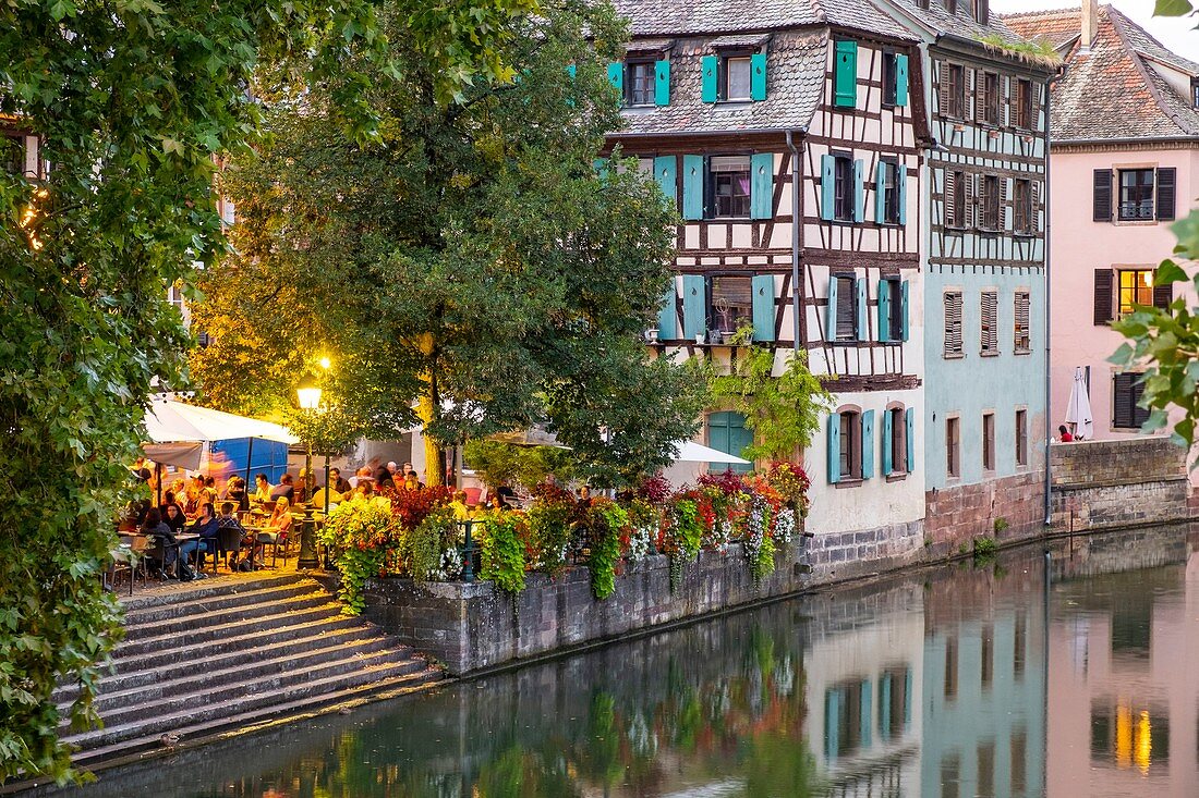 Frankreich, Bas Rhin, Straßburg, Altstadt, die von der UNESCO zum Weltkulturerbe erklärt wurde, Stadtteil Petite France, Restaurants Quai de la Bruche